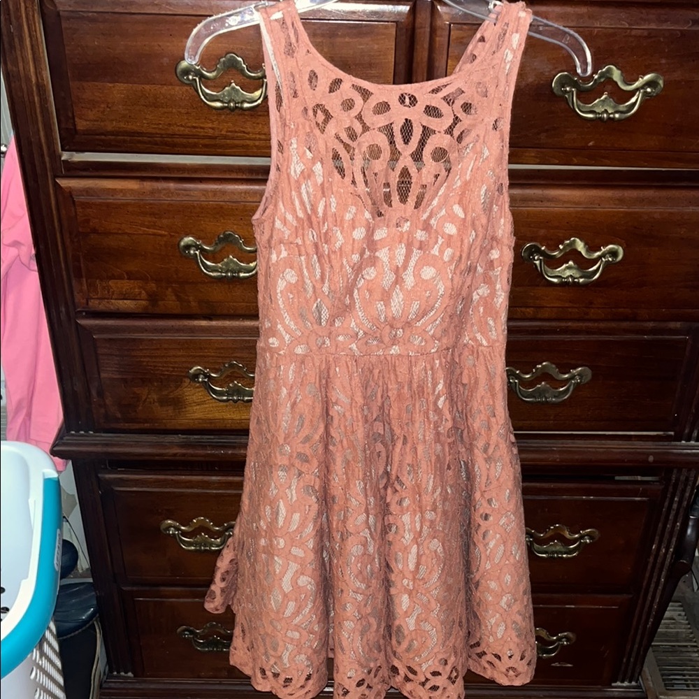 Elegant Lace Sleeveless Dress in Coral
